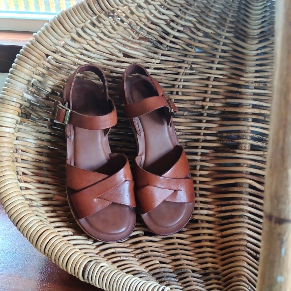 EUC WOMENS LEATHER SANDALS